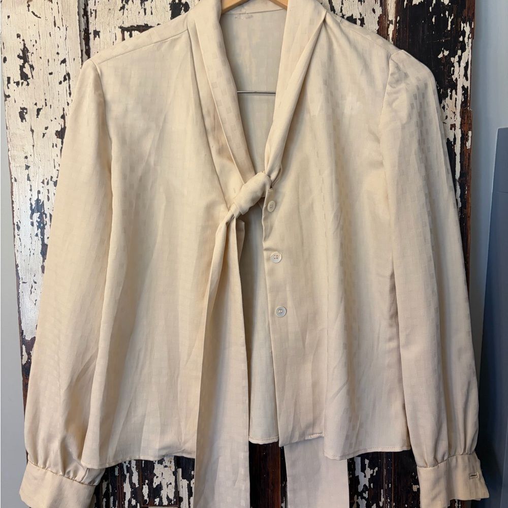 Elegant Cream Women's tie button down blouse. Retro. handmade. Size small.